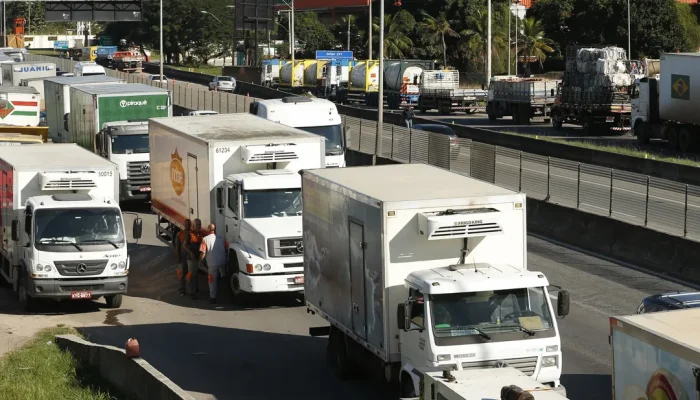 Lula-libera-credito-bilionario-para-caminhoneiros-0137268300202512171024-ScaleDownProportional