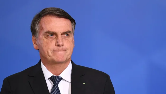 jair-bolsonaro-durante-cerimonia-no-palacio-do-planalto-1758203663692_v2_900x506.jpg